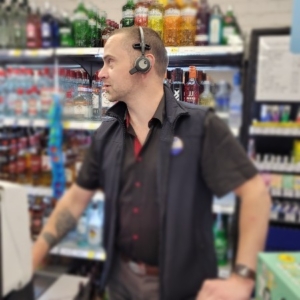 VoCoVo Wireless Headset keeping staff in contact